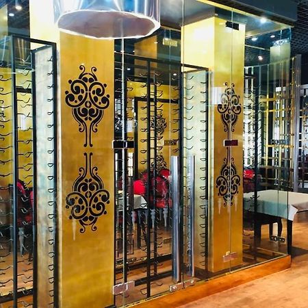 Lucky Fox Otel Atyraū Dış mekan fotoğraf