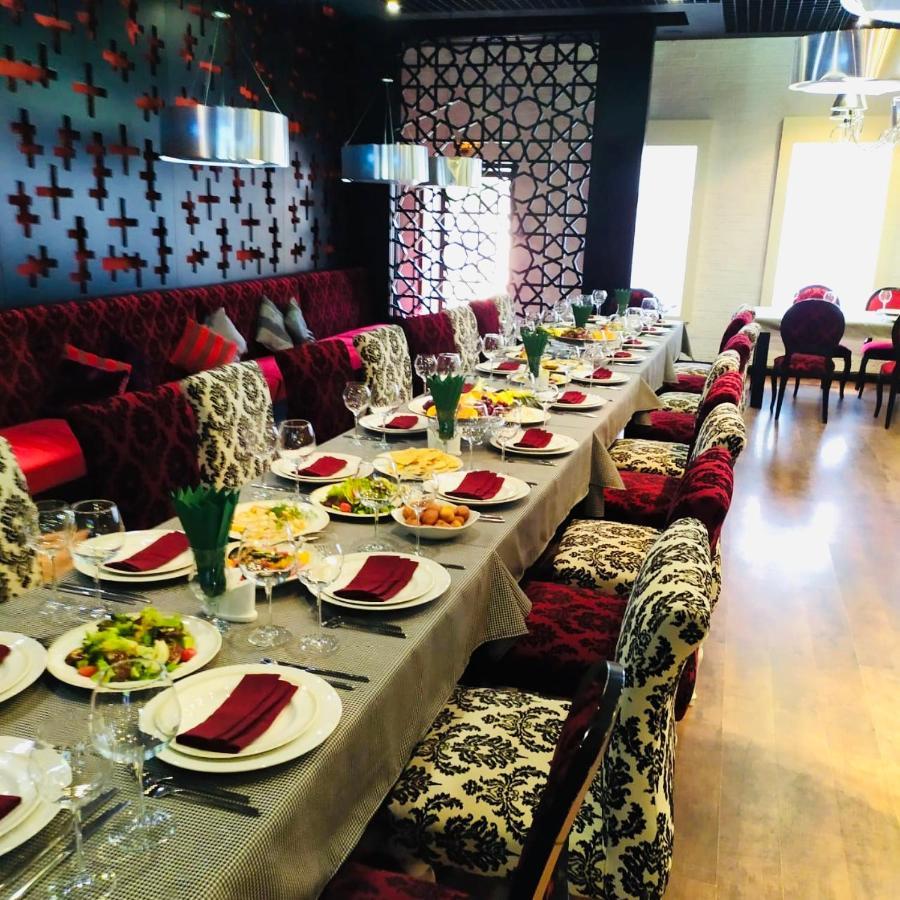 Lucky Fox Otel Atyraū Dış mekan fotoğraf