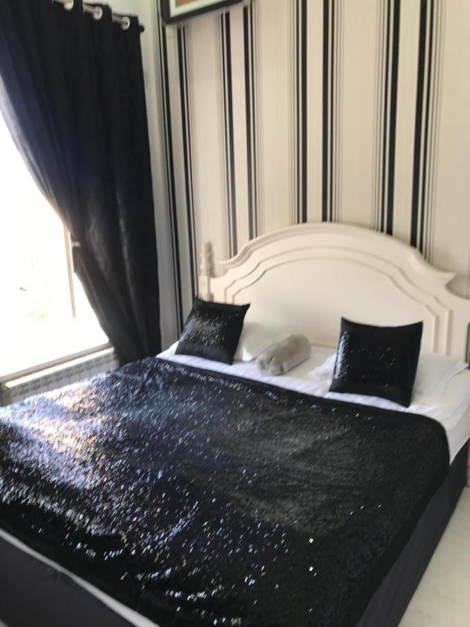 Lucky Fox Otel Atyraū Dış mekan fotoğraf