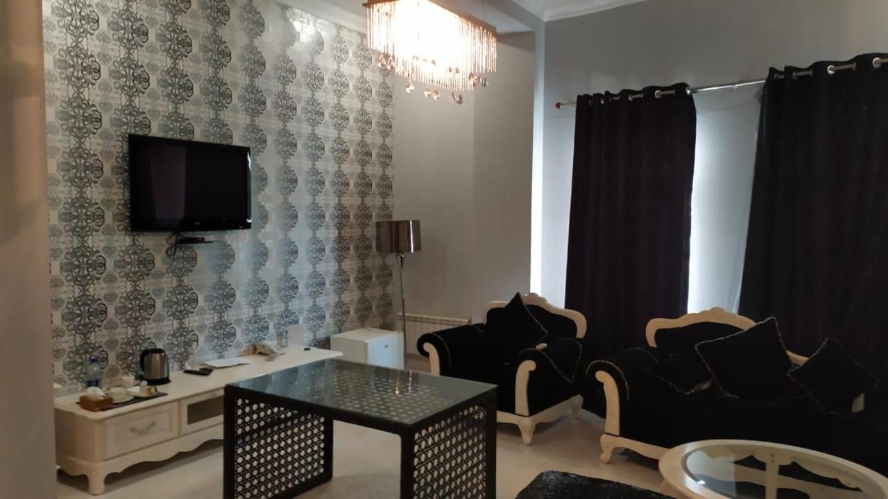 Lucky Fox Otel Atyraū Dış mekan fotoğraf